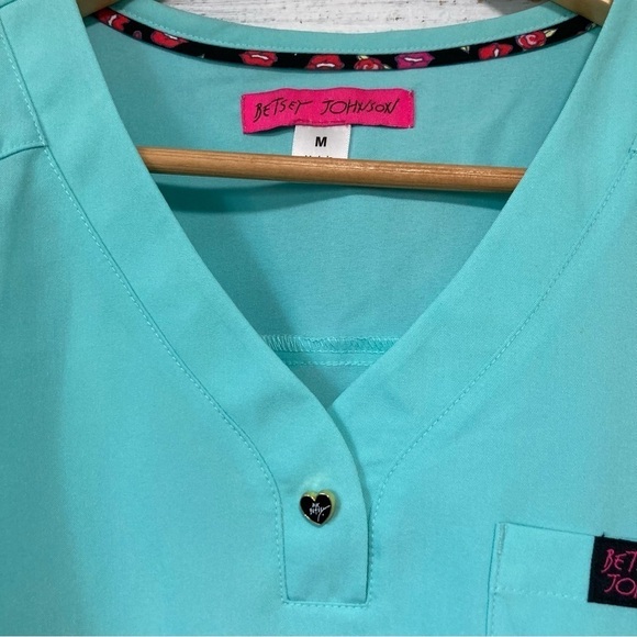 Betsey Johnson Rosemary 1-Pocket STRETCH Y-Neck Scrub Top Fresh Mint Teal - Picture 5 of 8